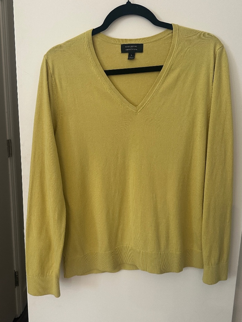 Banana Republic Factory Greenish Yellow Forever Sweater V Neck Size L
